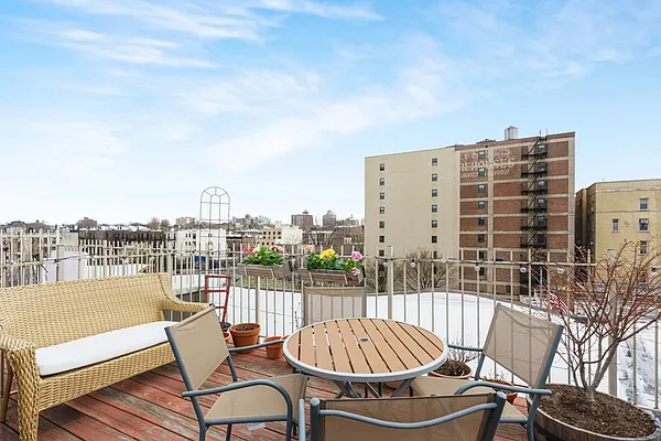 Sold by HomeDax Real Estate | media 28