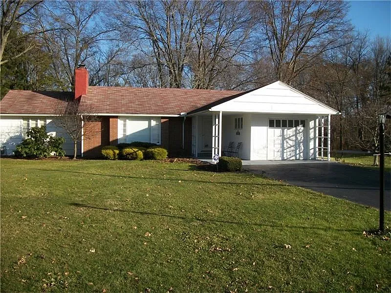 229 Maple Dr photo 1