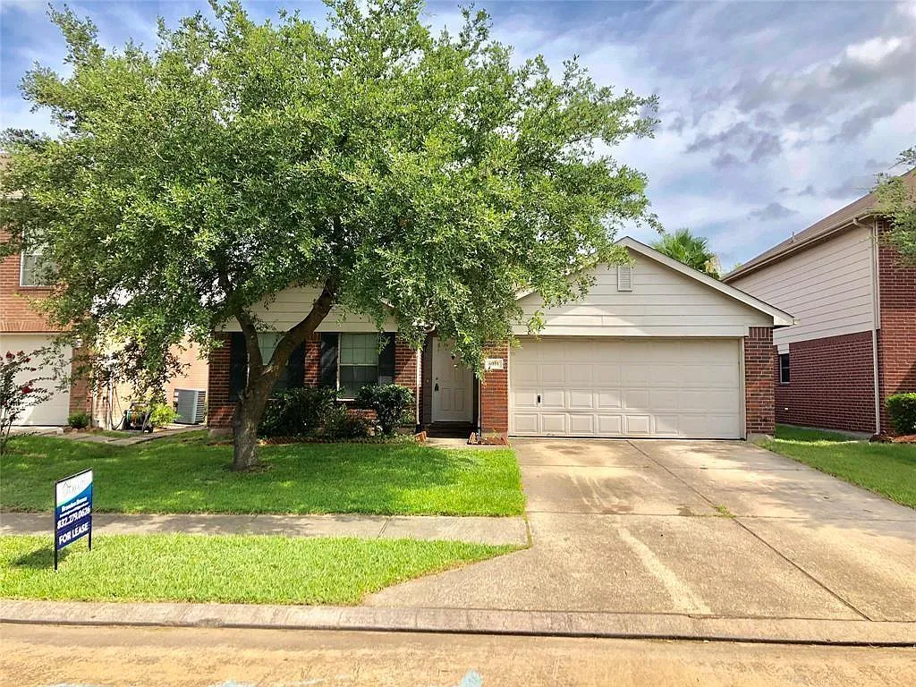 4 bed, 2.0 bath, 1910 sqft, $1,800 — Photo 1