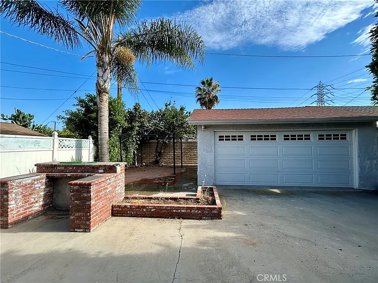 3132 Estado St — Photo 35