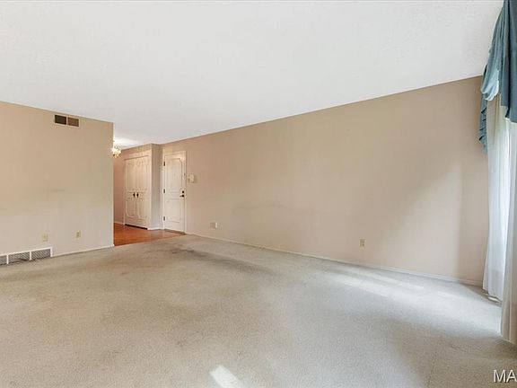 4th image of 910 Claytonbrook Dr APT 1