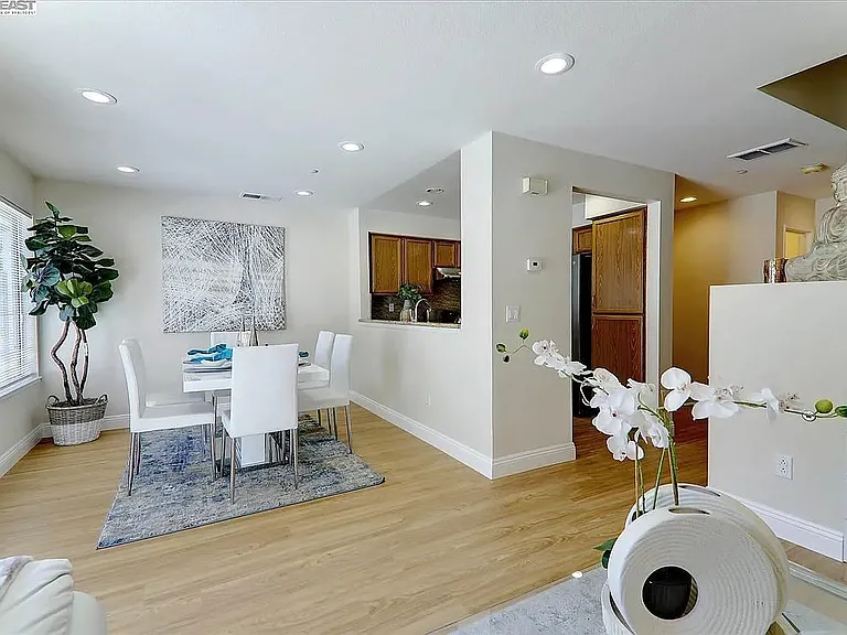 5710 Caprice Cmn — Photo 6