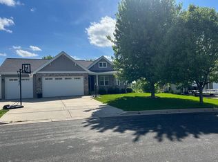 829 Shooting Star Cir, Deforest, WI 53532