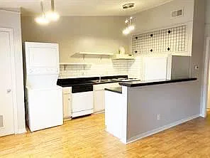 600 W 51st St #103 — Photo 8