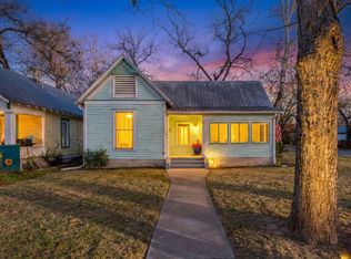 200 Gresham St, Smithville, TX 78957