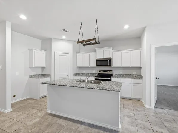 9521 Golden Summit Dr, Fort Worth, TX 76131