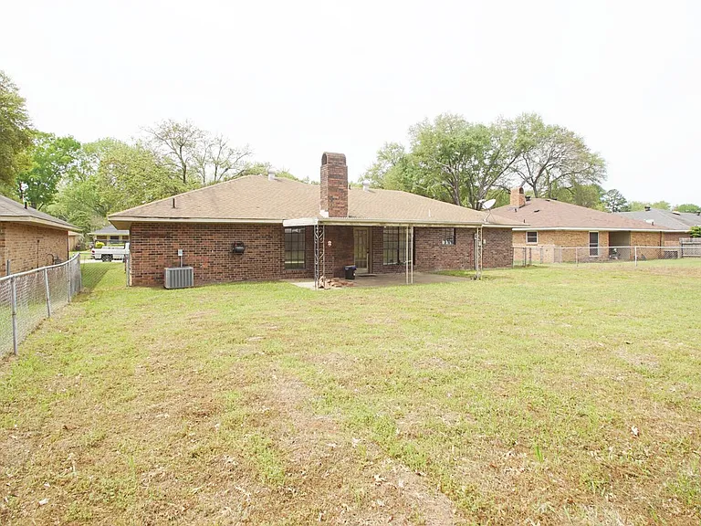 4911 Longstreet Pl — Photo 13