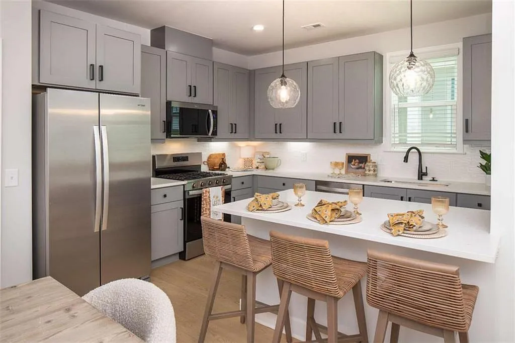 3 bed, 2.5 bath, $2,899 — Photo 3