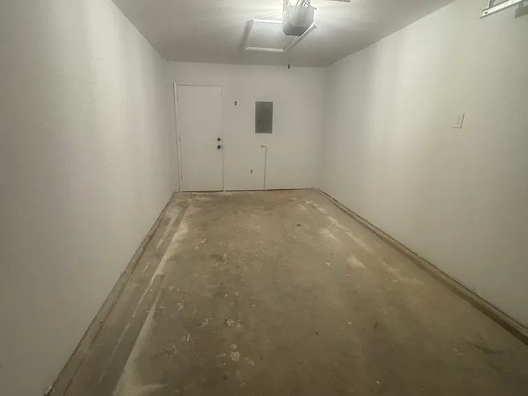 1050 Parkwest Ct — Photo 27