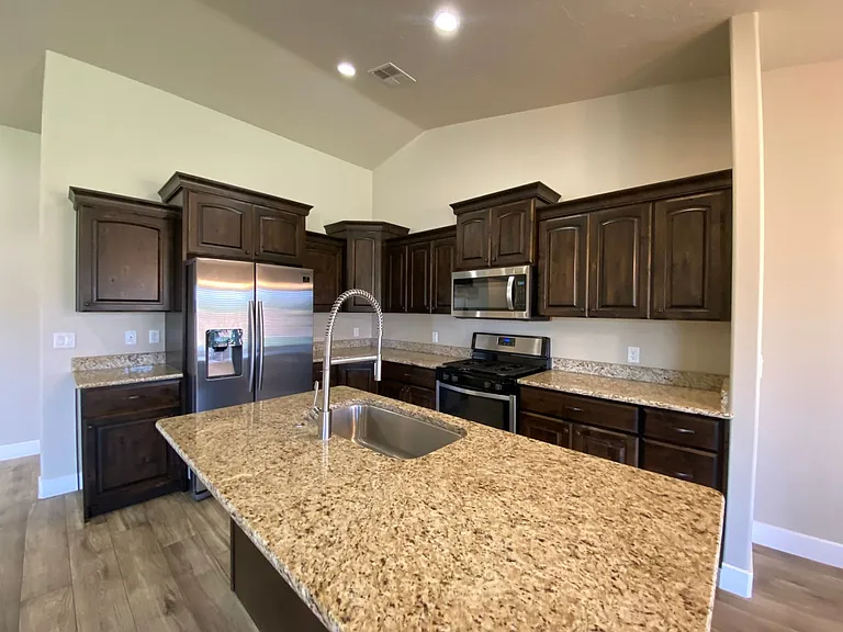 758 N 300 W — Photo 10