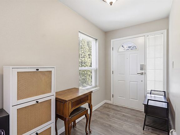 3rd image of 750 Dunrobin Dr #7