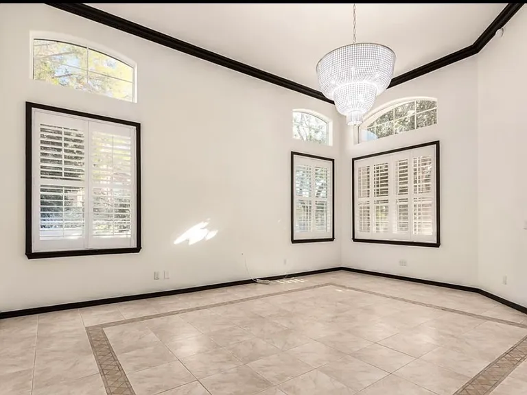 2438 N Forest Cir — Photo 4