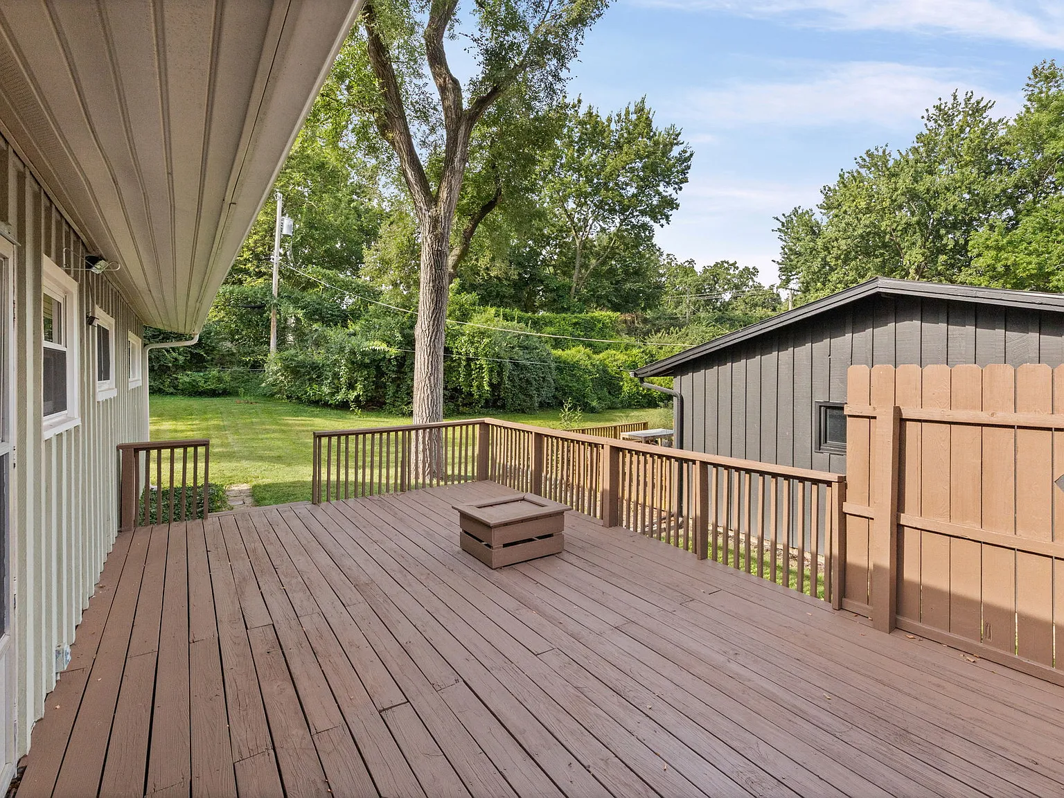 3 bed, 1176 sqft, $2,695 — Photo 3
