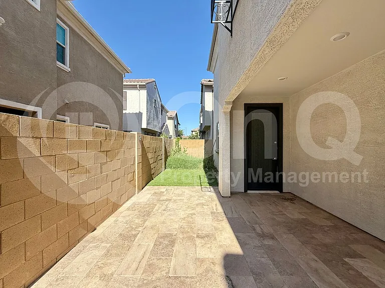 1158 E Sabino Dr — Photo 24