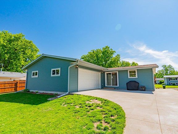 4th image of 330 Meadow Ln
