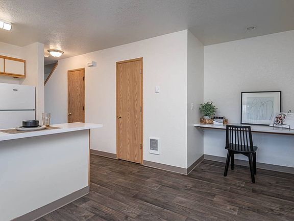 The Montavilla | Dogwood 2x1.5 Kitchen, Dining Room with Office Nook
