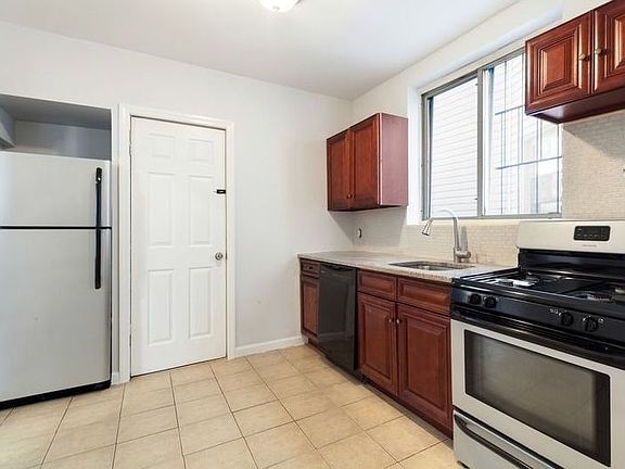 3rd image of 680 E 21st St #1