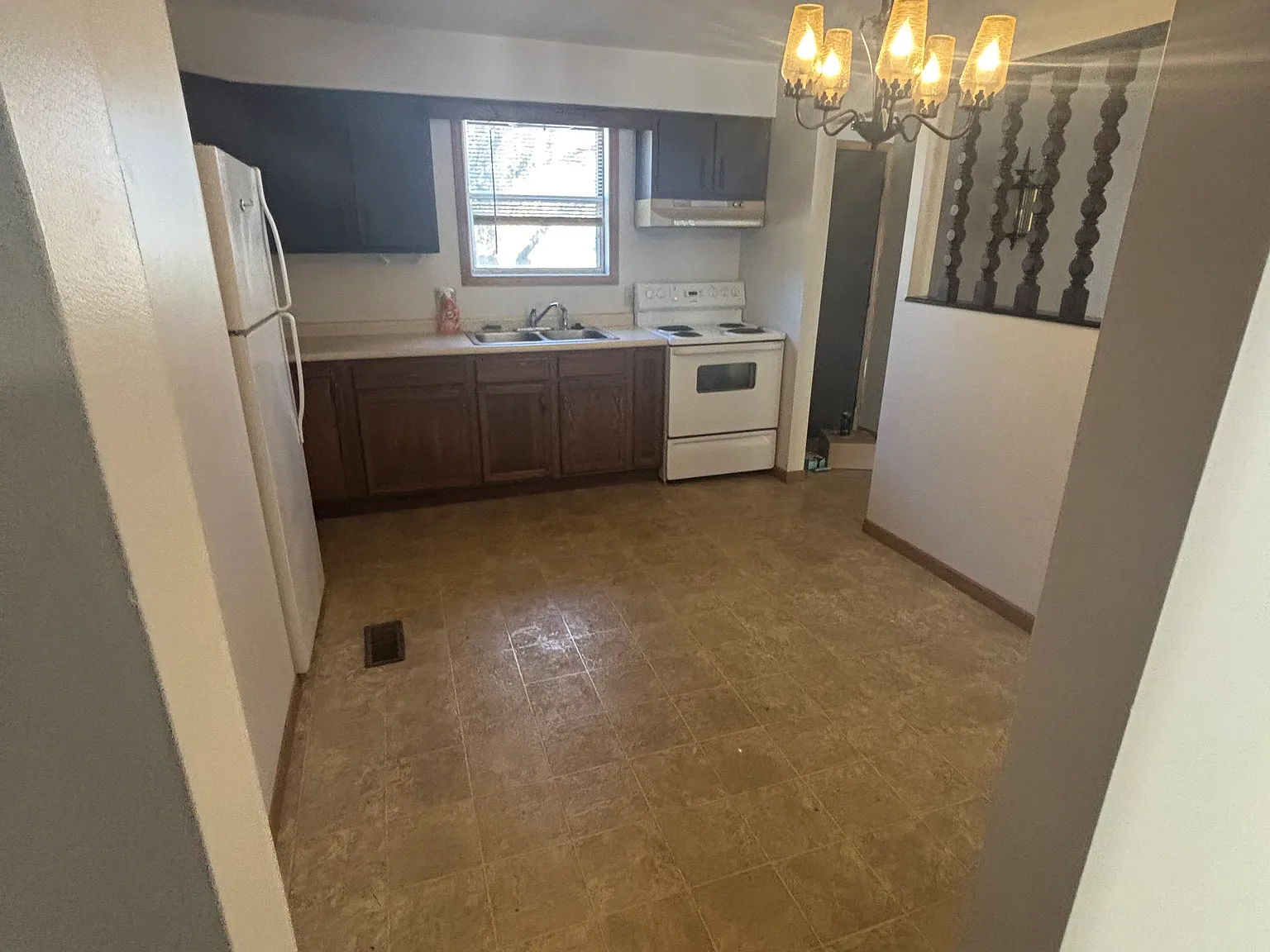 2 bed, 885 sqft, $850 — Photo 2