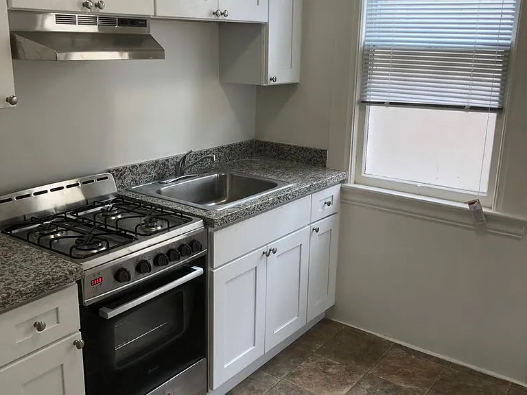 179 Oak Street 72 Lily St — Photo 6
