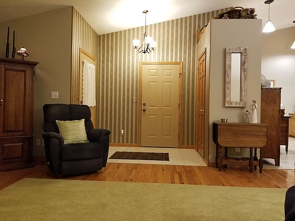 2nd image of 102 Ramblewood Ln