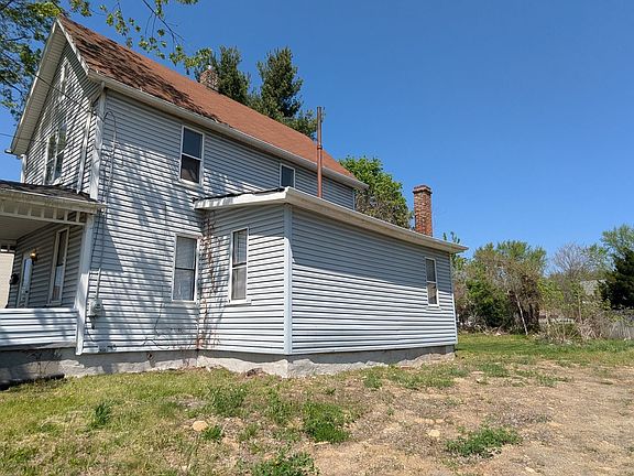 3rd image of 1511 2nd St NE