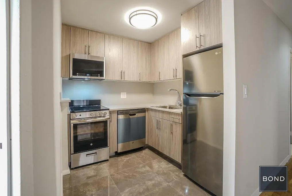230 East 30th Street — Photo 3