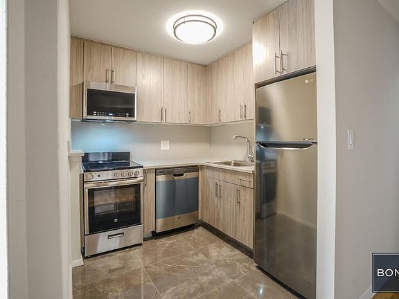 3rd image of 230 E 30th St APT 10A