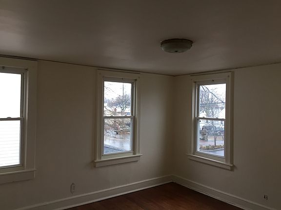 5th image of 262 Bayville Ave