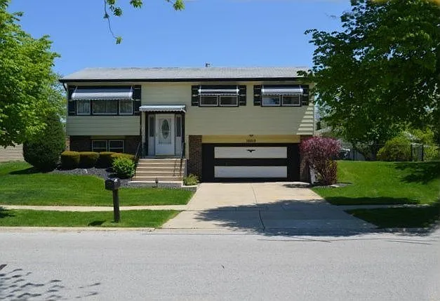 16619 Bristol Ln photo 1
