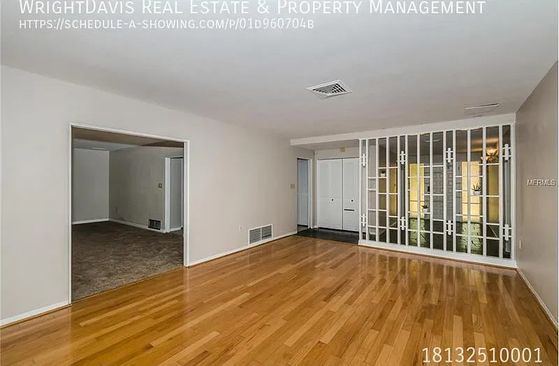 Unique and spacious 5 bed/3.5 bath South St Pete home! — Photo 2