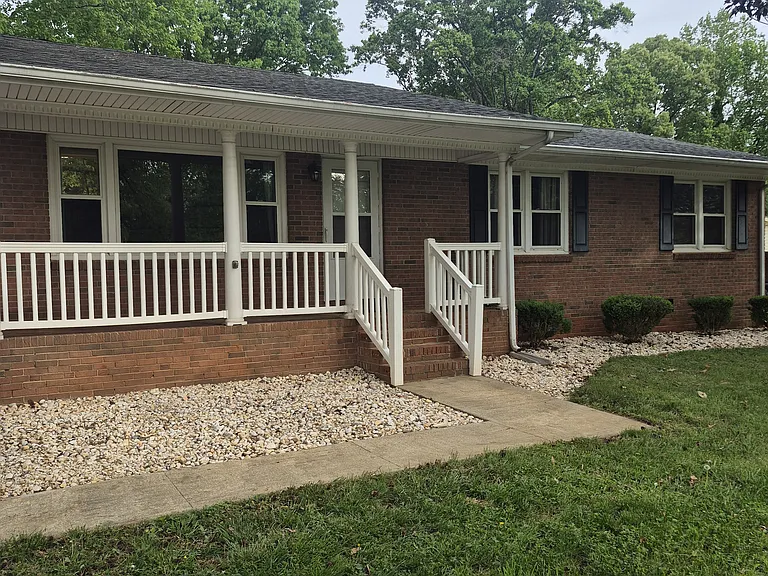 704 W Park Ave — Photo 2