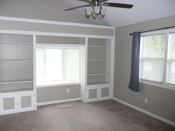 5th image of 2057 Riverside Dr