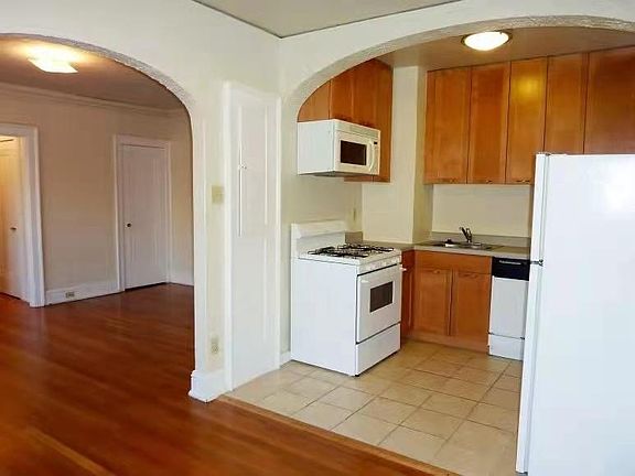 4th image of 6416 Oakland Ave #306