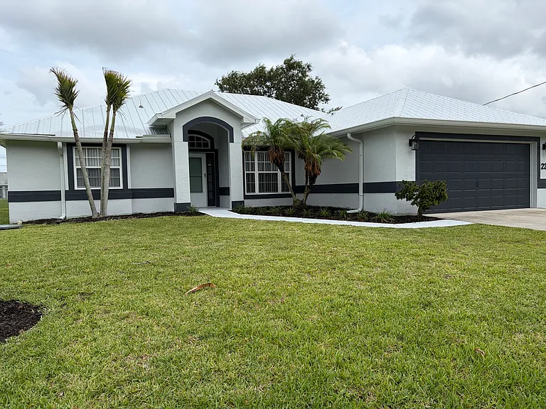 2367 SE Rock Springs Dr — Photo 3