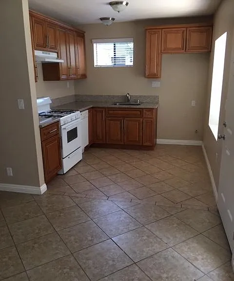 1051 N Newport Ave #2 — Photo 8