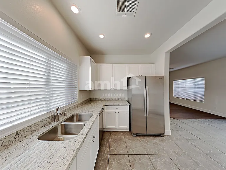 921 Shades End Ave — Photo 4