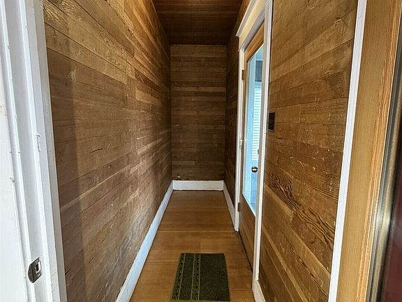 5th image of 918 W Cushing Street