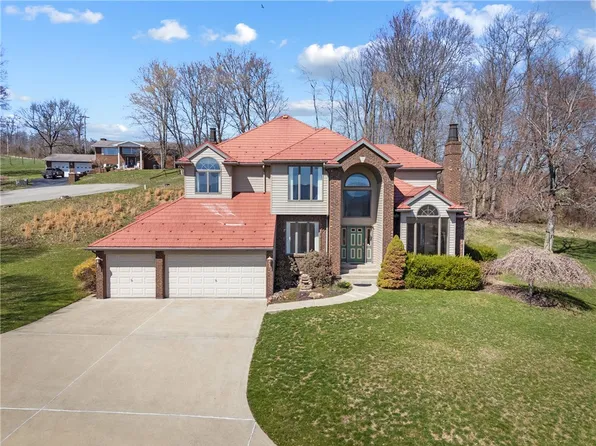 2036 Revere Dr, Connellsville, PA 15425