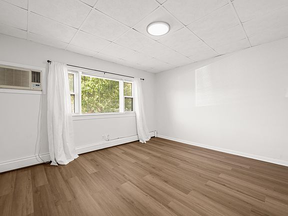 2nd image of 8 Meadow St