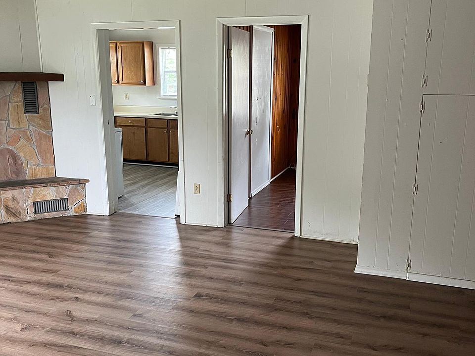 1st image of 372 SW Wall Ter APT 102