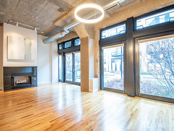 4th image of 1033 W 14th Pl Unit 113