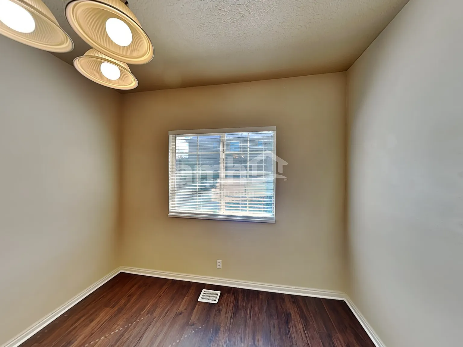 4 bed, 3.5 bath, 1994 sqft, $2,665 — Photo 4