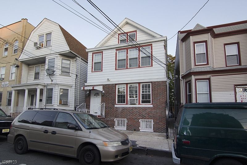 1st image of 125 Parker St