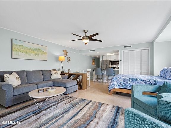 3rd image of 638 SUMMER Place