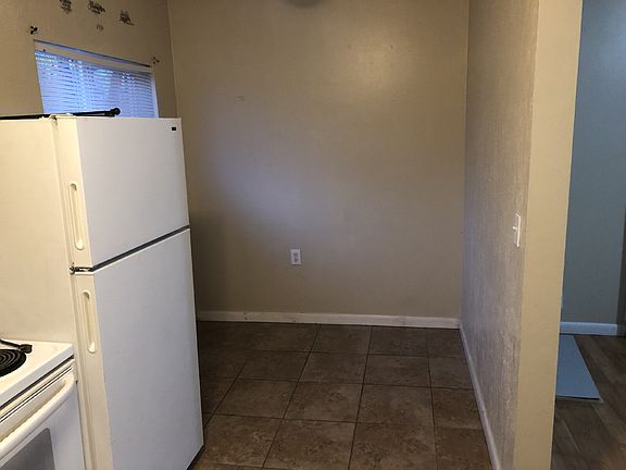 3rd image of 838 S Roberta St #6