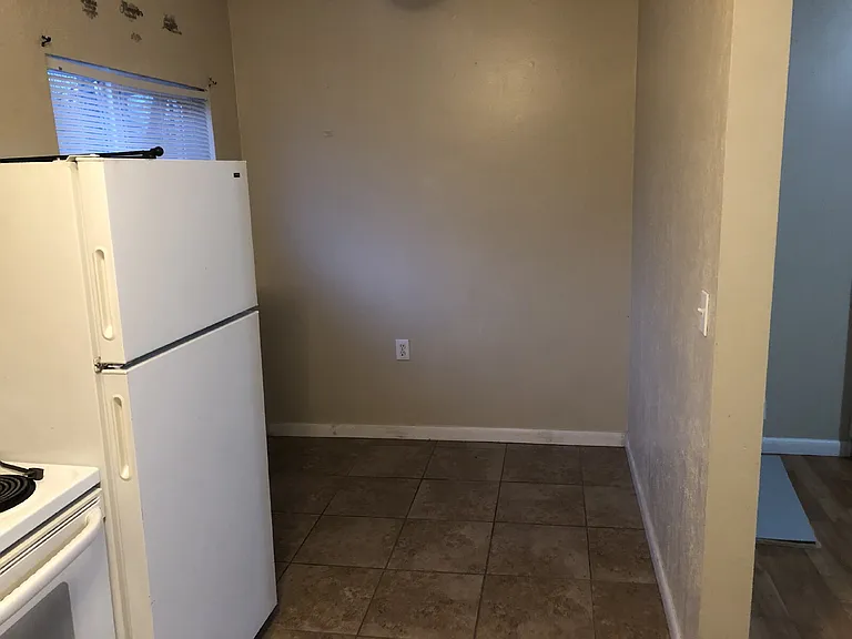 838 S Roberta St #6 — Photo 3