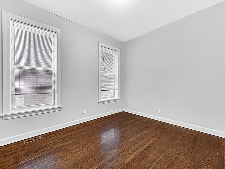6111 S Eberhart Ave #1 — Photo 7