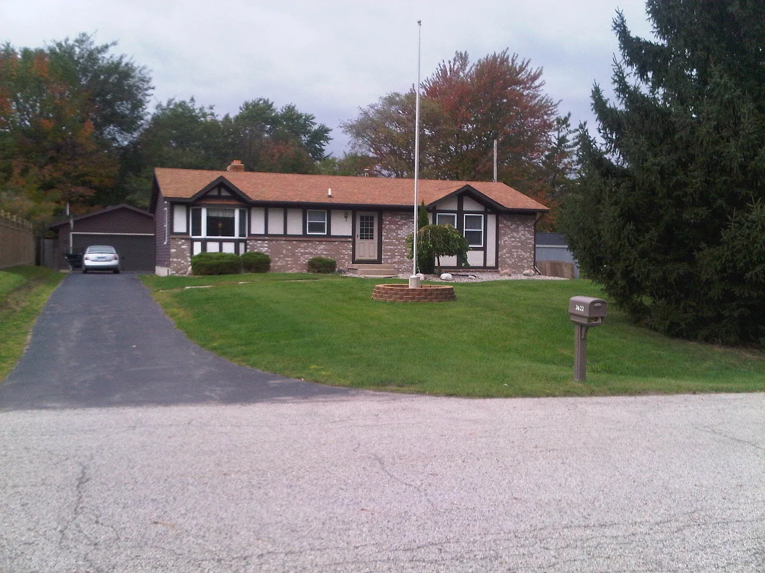 3622 Nottingham Dr NE photo 1