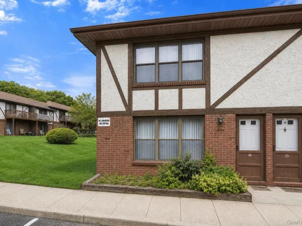 16 Bailey Court #16, Middle Island, NY 11953