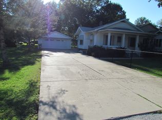 106 Elizabeth St, Gillespie, IL 62033